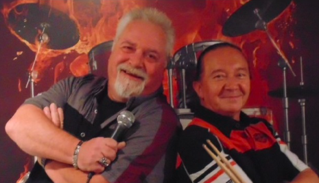 Spectacle Travelin Men